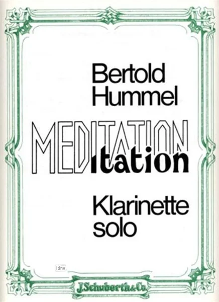 Couverture blanche d'un recueil de partitions, bordée d'un motif ornemental vert, avec le titre « Bertold Hummel, Méditation, clarinette solo », édité par J. Schuberth & Co.