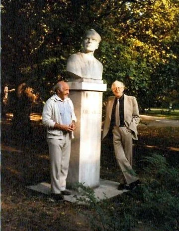 Siegfried Fink and Bertold Hummel at the Bartók monument, Budapest, Margaret Island, October 1986