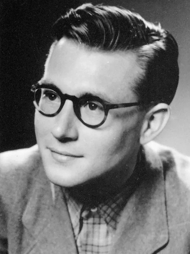 Portrait photograph: Bertold Hummel wearing glasses, a jacket and a tie, 1948.