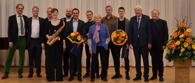 Photo de groupe du jury et des lauréats du concours Bertold Hummel, 2017.