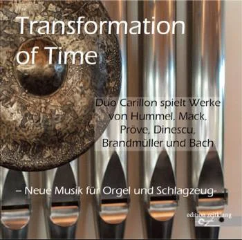 Pochette du CD « Transformation of Time » (édition zeitklang) : le Duo Carillon interprète des œuvres contemporaines pour orgue et percussions de Hummel, Mack, Prove, Dinescu, Brandmüller et Bach ; motif : tuyaux d'orgue et cymbales.