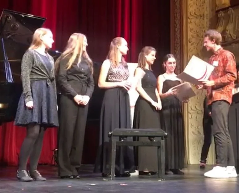 From left to right: Aldelina Schalhorn, Laura Samodovs, Marie Veronica Helling, Anna Maipariani, Clara Mandler, Sven Hummel