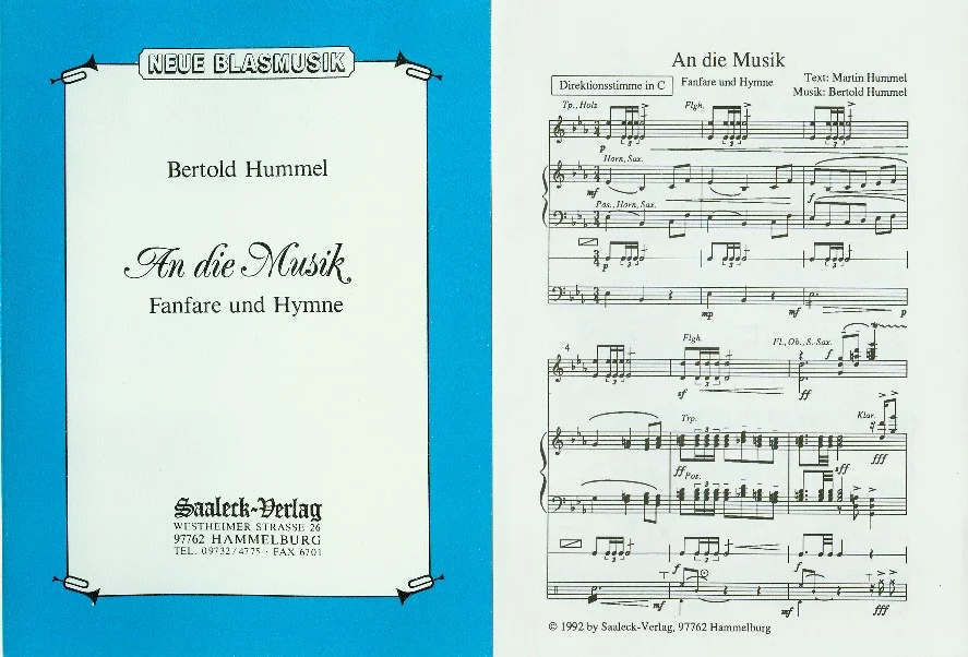 Aufgeschlagenes Notenheft, links hellblaues Cover „Bertold Hummel, An die Musik, Fanfare und Hymne“, Saaleck-Verlag, rechts die erste Notenseite mit Text von Martin Hummel und Musik von Bertold Hummel